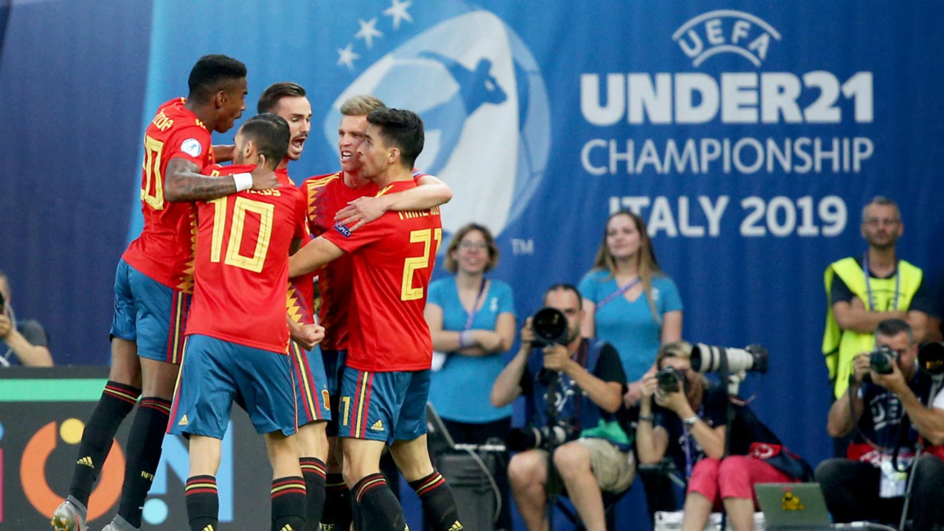 Los jugadores de España celebran un gol Los jugadores de España celebran un gol
