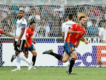 Fabián celebra un gol con España Fabián celebra un gol con España