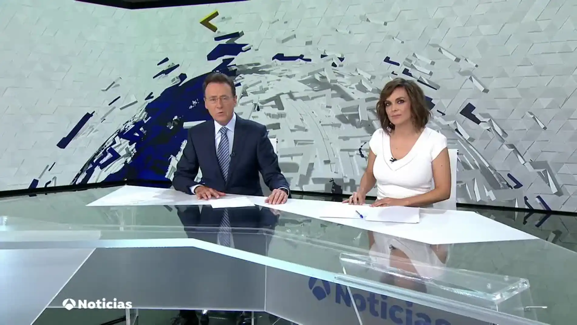 Matías Prats y Mónica Carrillo en Antena 3 Noticias 1