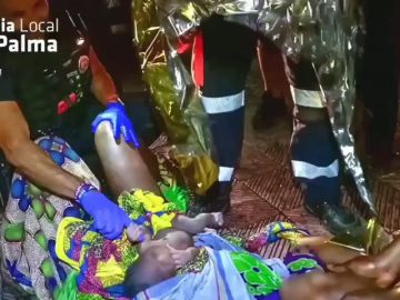 Una mujer se pone de parto en plena calle y da a luz con la ayuda de la Policía de Palma Una mujer se pone de parto en plena calle y da a luz con la ayuda de la Policía de Palma