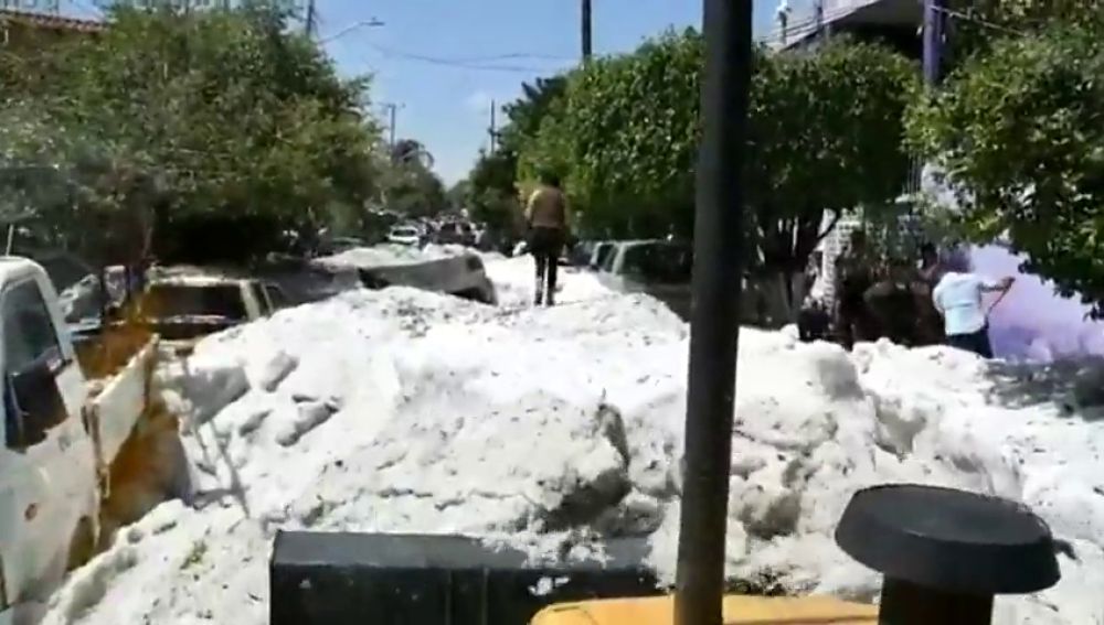 Una granizada cubre de hielo la ciudad mexicana de Guadalajara