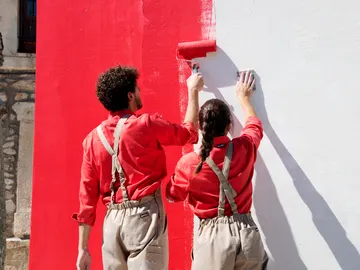 La técnica de cubrir gotelé: las claves del jurado de ‘Masters de la reforma’ para conseguir que la pared quede lisa La técnica de cubrir gotelé: las claves del jurado de ‘Masters de la reforma’ para conseguir que la pared quede lisa