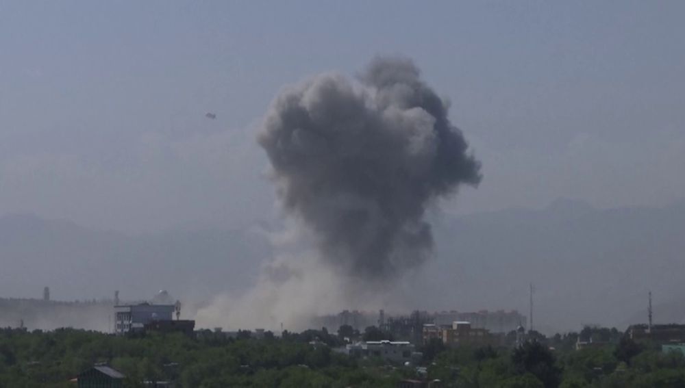 Un ataque terrorista en Kabul desata un fuerte enfrentamiento entre talibanes y las fuerzas de seguridad durante 8 horas. 