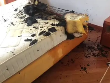 Arde una casa en Valladolid por la explosión de un cargador de móvil Arde una casa en Valladolid por la explosión de un cargador de móvil