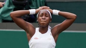 Coco Gauff celebrando la histórica victoria ante Venus Williams