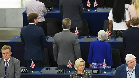 Diputados pro-Brexit dan la espalda al himno comunitario Diputados pro-Brexit dan la espalda al himno comunitario