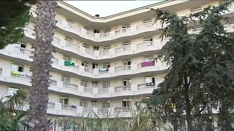 Muere un turista de 19 años al caer de un balcón en Lloret de Mar Muere un turista de 19 años al caer de un balcón en Lloret de Mar