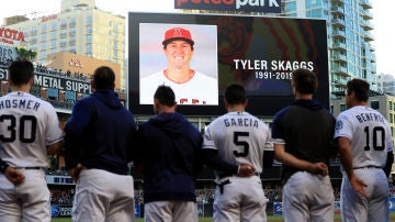 El mundo del béisbol, de luto tras la muerte de Tyler Skaggs