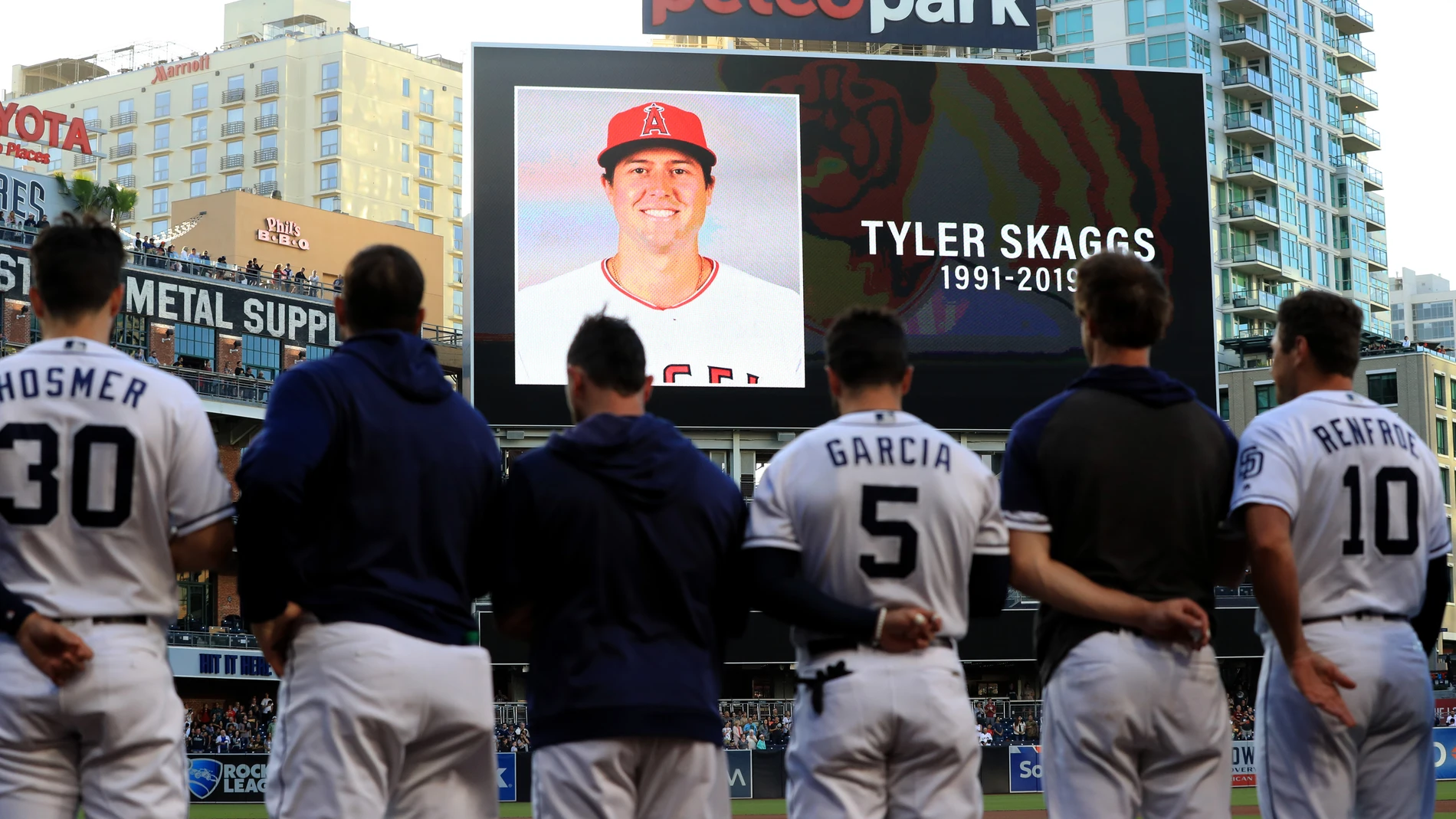 El mundo del béisbol, de luto tras la muerte de Tyler Skaggs El mundo del béisbol, de luto tras la muerte de Tyler Skaggs
