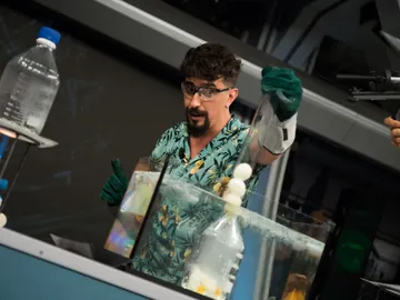 Marron sorprende con su novedosa ‘ametralladora de huevos’ Marron sorprende con su novedosa ‘ametralladora de huevos’