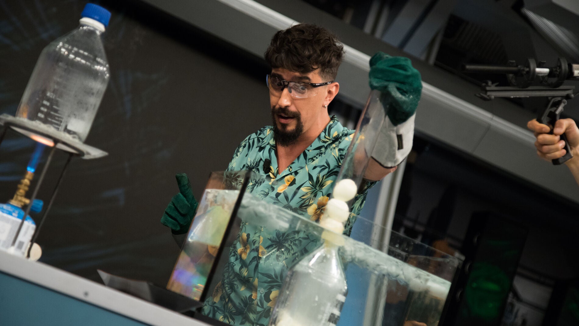 Marron sorprende con su novedosa &lsquo;ametralladora de huevos&rsquo;