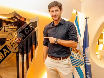 Víctor Sánchez del Amo, renueva como entrenador del Málaga Víctor Sánchez del Amo, renueva como entrenador del Málaga
