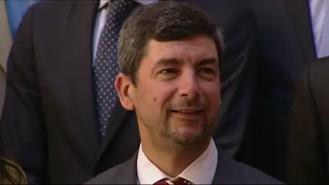 El presidente de la Cámara de Barcelona ve inútil contestar a las preguntas en castellano El presidente de la Cámara de Barcelona ve inútil contestar a las preguntas en castellano