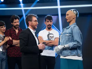 El robot humanoide Sofía, único en el mundo, llega al plató de 'El Hormiguero 3.0' El robot humanoide Sofía, único en el mundo, llega al plató de 'El Hormiguero 3.0'