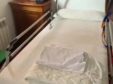 Ángel Hernández, el hombre que ayudó a morir a su esposa, enseña cómo cuidaba a su mujer: "Aquí está la violencia de género" Ángel Hernández, el hombre que ayudó a morir a su esposa, enseña cómo cuidaba a su mujer: "Aquí está la violencia de género"