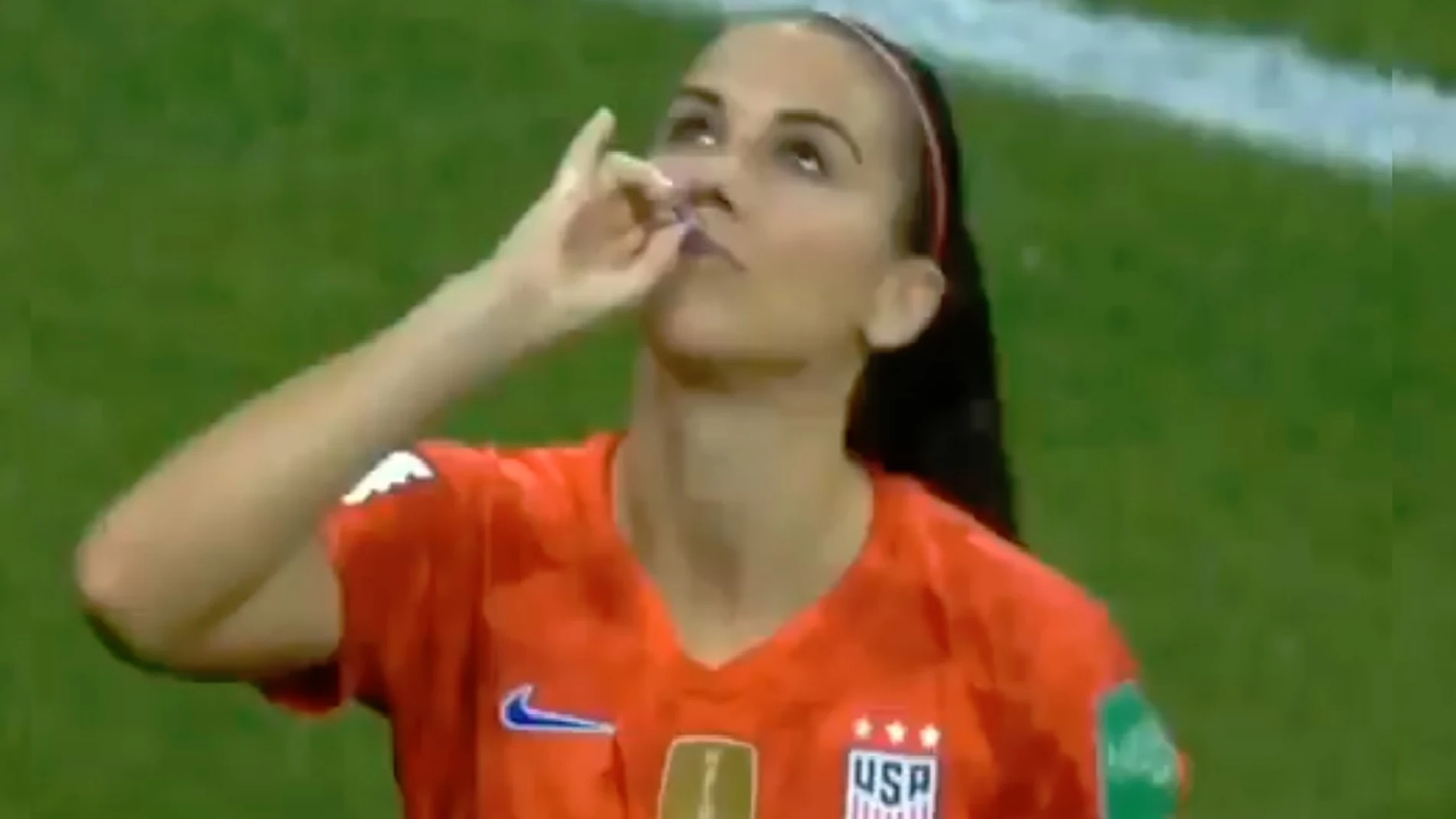 Alex Morgan celebrando el gol Alex Morgan celebrando el gol