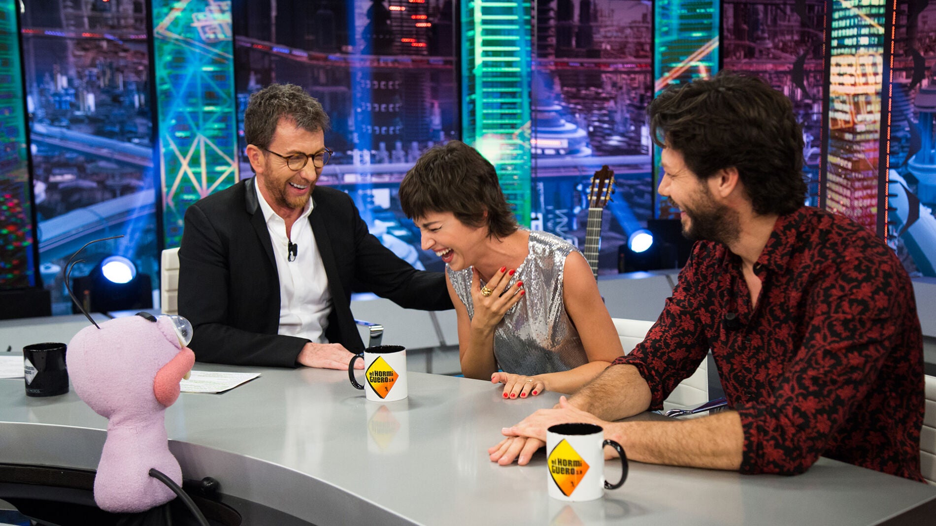 Álvaro Morte cuenta el mayor "subidón" del rodaje de 'La casa de papel': "A Enrique Arce llegaron a coserle la carne de verdad"