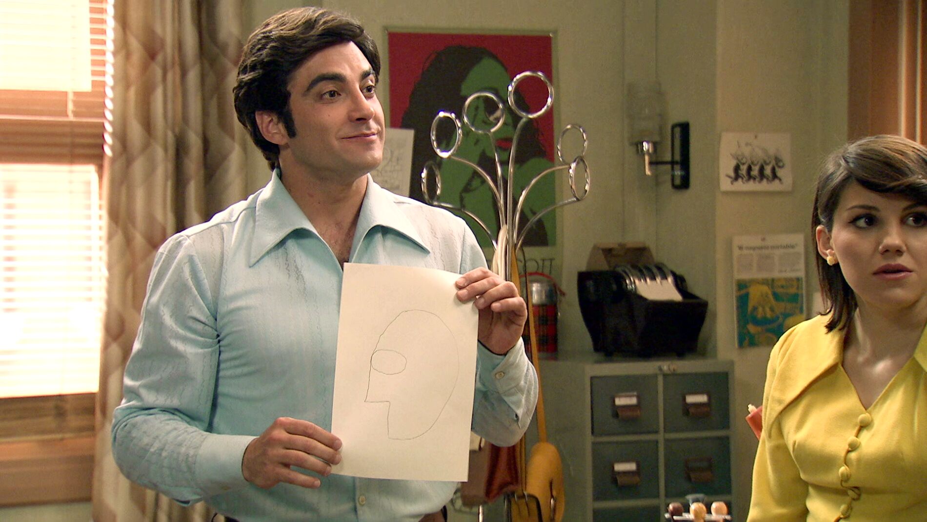 Miguel logra dibujar la portada del 'Hasta luego'