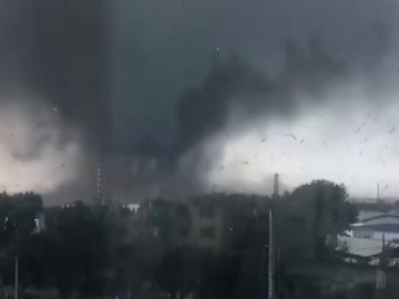Un devastador tornado arrasa el noroeste de China