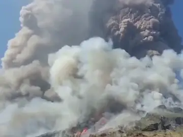 Las impactantes imágenes del volcán 'Stromboli' en plena erupción Las impactantes imágenes del volcán 'Stromboli' en plena erupción
