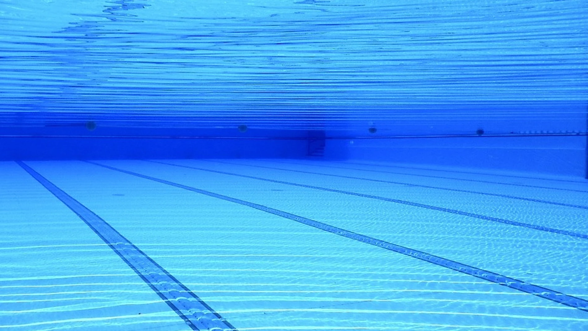 Imagen de archivo de una piscina Imagen de archivo de una piscina
