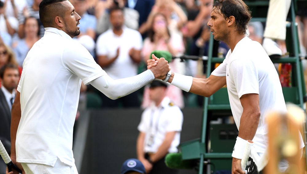 Kyrgios y Nadal se saludan después del partido de Wimbledon