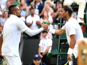Kyrgios y Nadal se saludan después del partido de Wimbledon Kyrgios y Nadal se saludan después del partido de Wimbledon