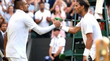 Kyrgios y Nadal se saludan después del partido de Wimbledon