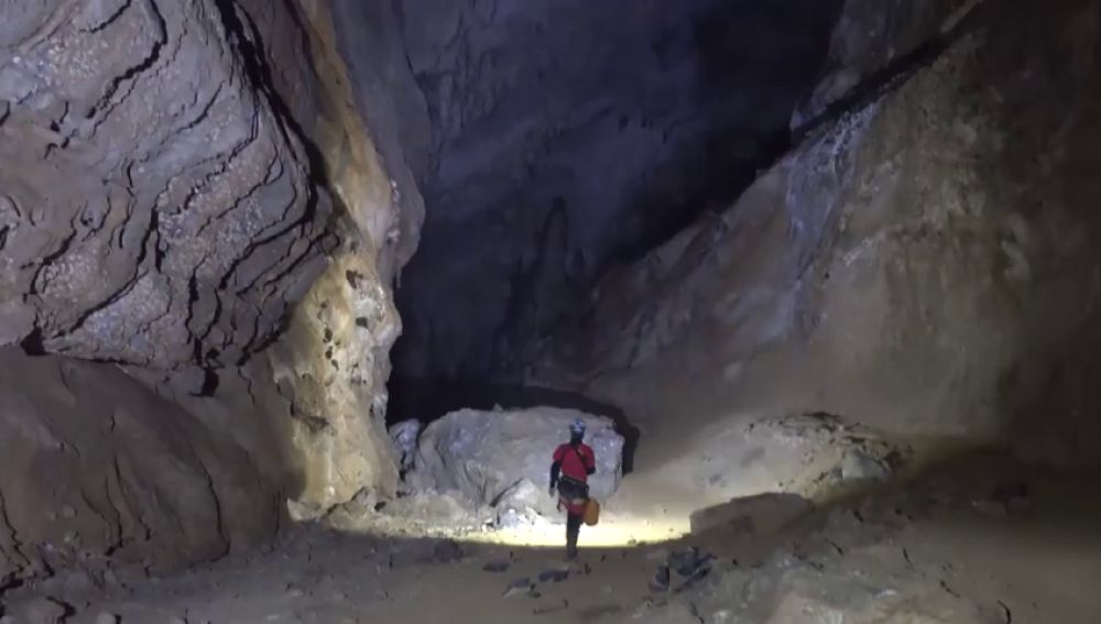 Así es la cueva donde buscan a tres espeleólogas en Cantabria