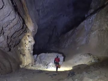 Así es la cueva donde buscan a tres espeleólogas en Cantabria