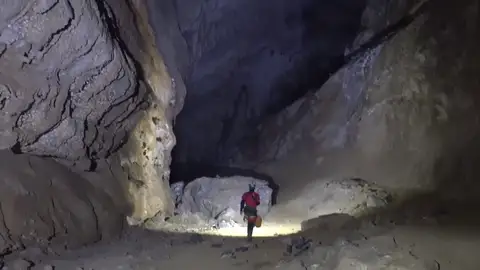 Así es la cueva donde buscan a tres espeleólogas en Cantabria Así es la cueva donde buscan a tres espeleólogas en Cantabria