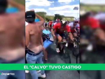 El viral 'cachetazo' de un ciclista a un aficionado durante el Tour de Francia