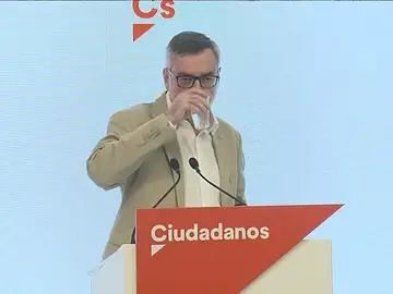 El secretario general de Ciudadanos bromea sobre su tos y la situación del partido El secretario general de Ciudadanos bromea sobre su tos y la situación del partido