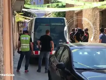 REEMPLAZO Los miembros de la nueva 'Manada de Manresa' acuden al registro del edificio okupa donde ocurrieron los hechos REEMPLAZO Los miembros de la nueva 'Manada de Manresa' acuden al registro del edificio okupa donde ocurrieron los hechos