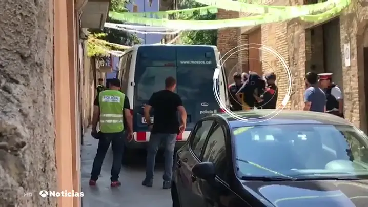 REEMPLAZO Los miembros de la nueva 'Manada de Manresa' acuden al registro del edificio okupa donde ocurrieron los hechos 