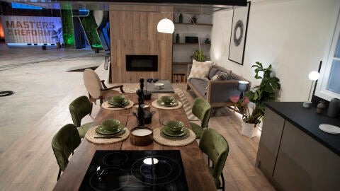 Los gemelos Gálvez se han coronado como campeones de la primera edición de 'Masters de la reforma' gracias a un coqueto chalet, que cuenta con una sencilla y exquisita decoración. Para ello, Albert e Iván han querido romper con los estándares de la cocina tradicional, aportar un lado más natural al baño y ofrecer un dormitorio cómodo y luminoso. ¡Gran trabajo!