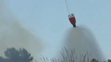 Medios aéreos se incorporan al incendio de Beneixama que ha calcinado casi 900 hectáreas