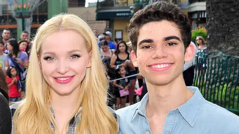 Dove Cameron junto a su compañero en 'Los Descendientes' Cameron Boyce