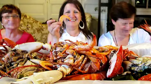 Puigdemont, con la 'etarra de las mariscadas' Puigdemont, con la 'etarra de las mariscadas'