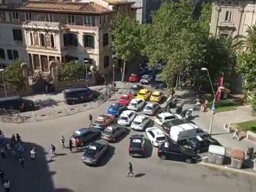 Las autoescuelas catalanas salen a la calle para reclamar más examinadores