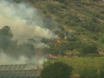 Los bomberos estabilizan el incendio de Beneixama Los bomberos estabilizan el incendio de Beneixama