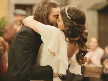 Elsa e Isaac se dan el ‘sí, quiero’ ante todo Puente Viejo Elsa e Isaac se dan el ‘sí, quiero’ ante todo Puente Viejo
