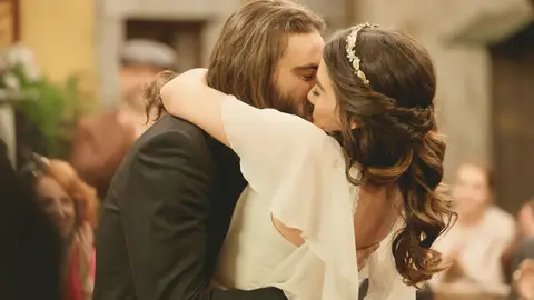 Elsa e Isaac se dan el ‘sí, quiero’ ante todo Puente Viejo Elsa e Isaac se dan el ‘sí, quiero’ ante todo Puente Viejo