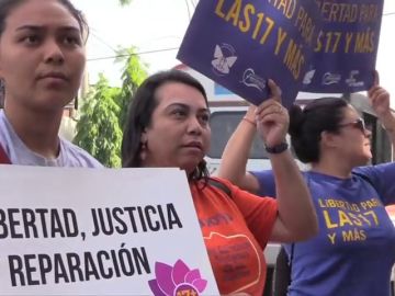 Vuelven a juzgar a la mujer condenada a 30 años por abortar tras ser violada en El Salvador