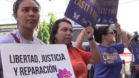 Vuelven a juzgar a la mujer condenada a 30 años por abortar tras ser violada en El Salvador Vuelven a juzgar a la mujer condenada a 30 años por abortar tras ser violada en El Salvador