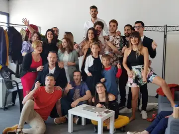 Nos colamos en la sala de concursantes durante la gran final, la última convivencia de 'Masters de la reforma' Nos colamos en la sala de concursantes durante la gran final, la última convivencia de 'Masters de la reforma'