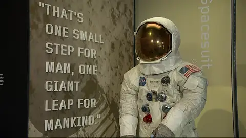 El Smithsonian expone al público el traje original de Armstron 50 años después de la llegada a la luna El Smithsonian expone al público el traje original de Armstron 50 años después de la llegada a la luna