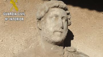 Guardia Civil recupera en Sevilla un busto del emperador Adriano del siglo II