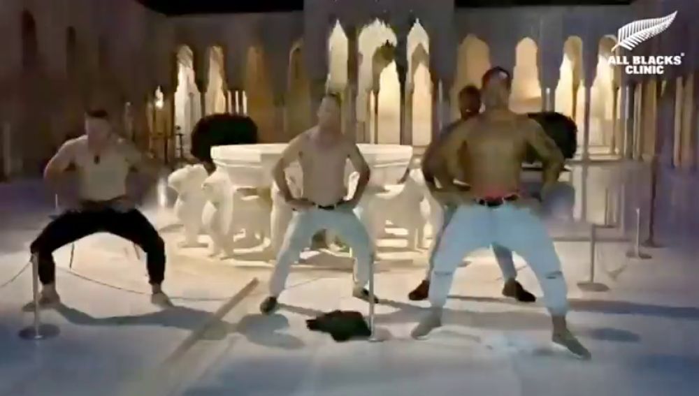 La brutal 'haka' de los Alls Blacks en plena Alhambra