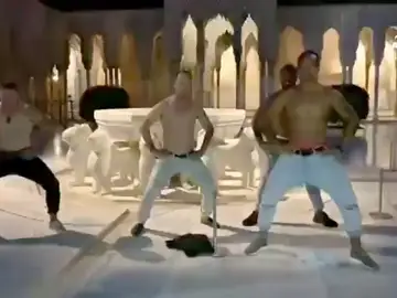 La brutal 'haka' de los Alls Blacks en plena Alhambra La brutal 'haka' de los Alls Blacks en plena Alhambra